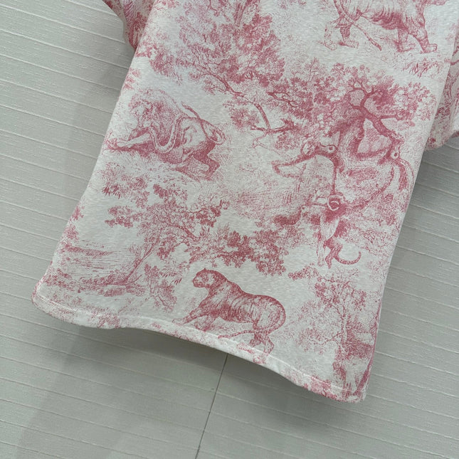 DIOR GRAPHIC PRINT T-SHIRT IN WHITE AND PINK