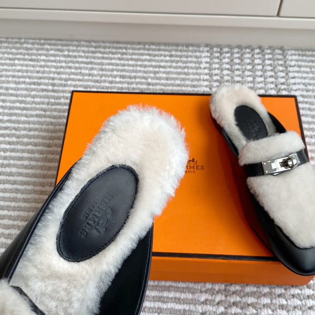 HM 25S CATENA MULE IN BEIGE SHEARLING AND BLACK LAMBSKIN WITH SILVER HARDWARE