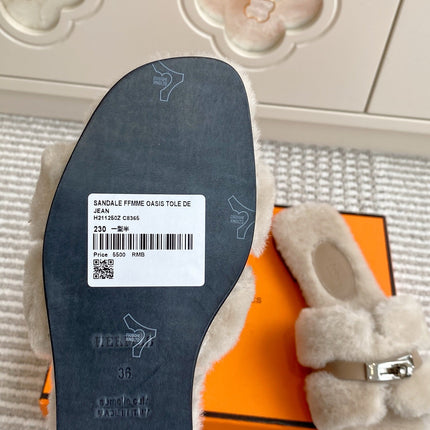 HM 25S ECLAIR SANDAL IN PALE BEIGE GRAY SHEARLING WITH SILVER HARDWARE