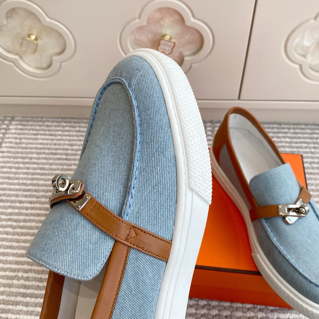 HM 25S SLIP-ON IN SKY BLUE CANVAS AND BROWN LAMBSKIN WITH SILVER HARDWARE