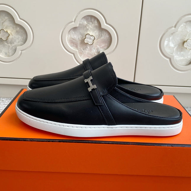 HM 25S MULES IN BLACK LAMBSKIN WITH SILVER HARDWARE