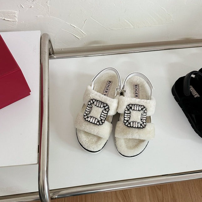 SLIDY VIV' WINTER FUR STRASS BUCKLE SANDALS IN WHITE SHEARLING