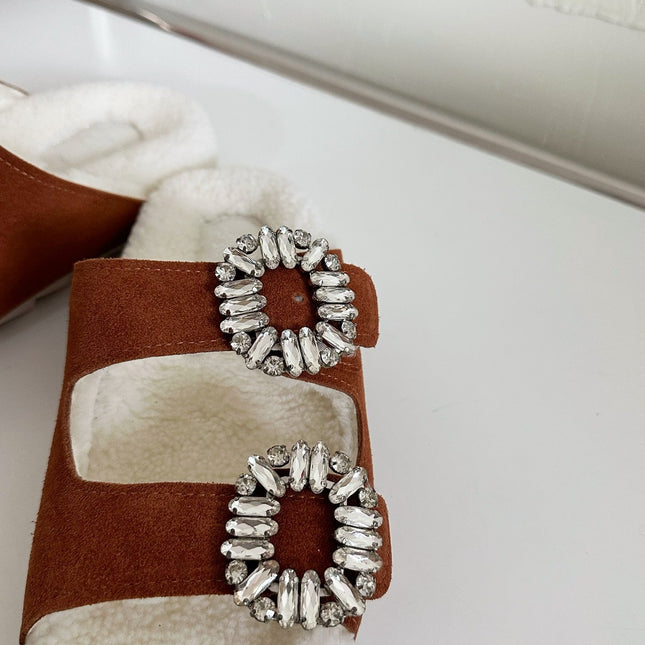 SLIDY VIV’ FUR STRASS BUCKLE MULES IN BROWN SUEDE AND CREAM SHEARLING INSOLE