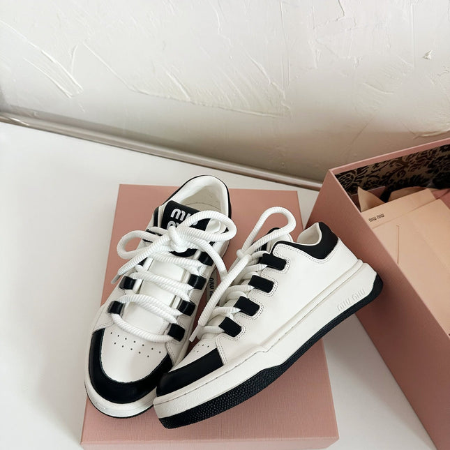 SNEAKERS SIMPLE DESIGN IN BLACK MIX WHITE SHEEPSKIN