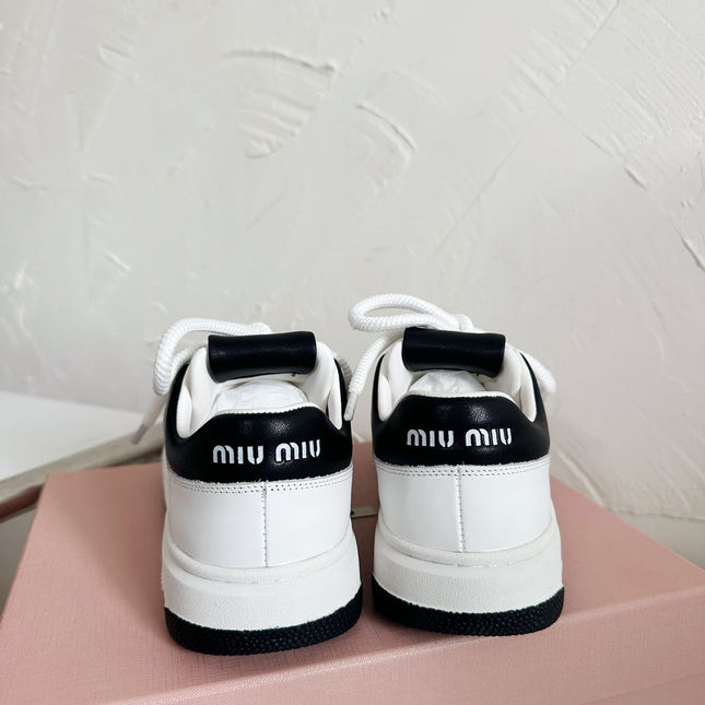 SNEAKERS SIMPLE DESIGN IN BLACK MIX WHITE SHEEPSKIN