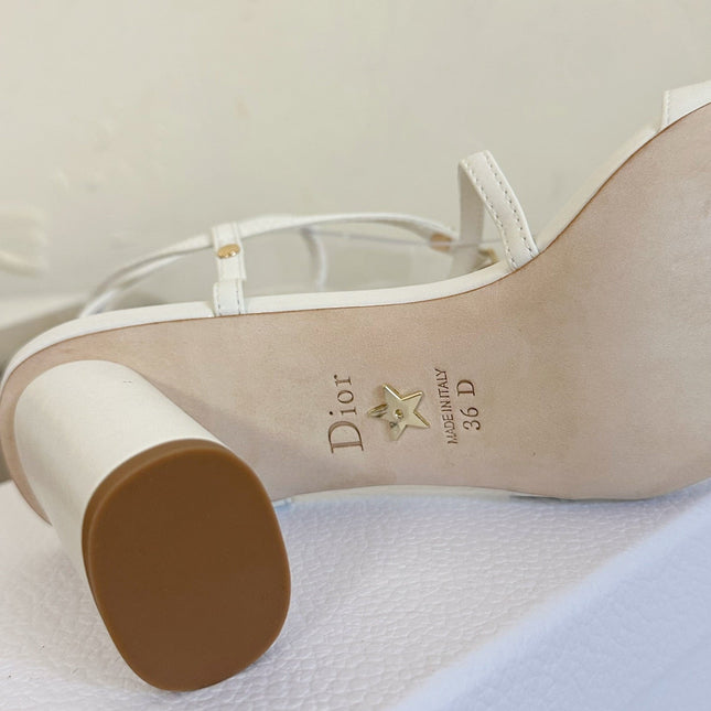 MEDIUM SQUARE HEEL SANDAL IN WHITE LAMBSKIN