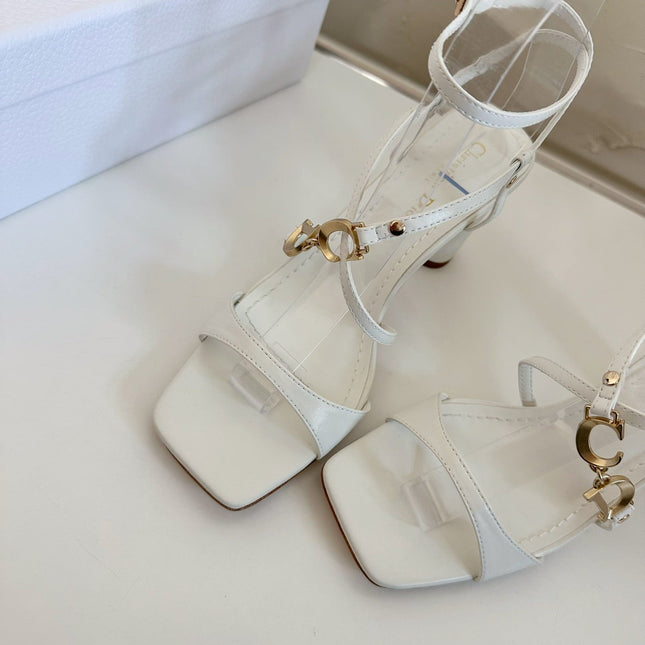 MEDIUM SQUARE HEEL SANDAL IN WHITE LAMBSKIN