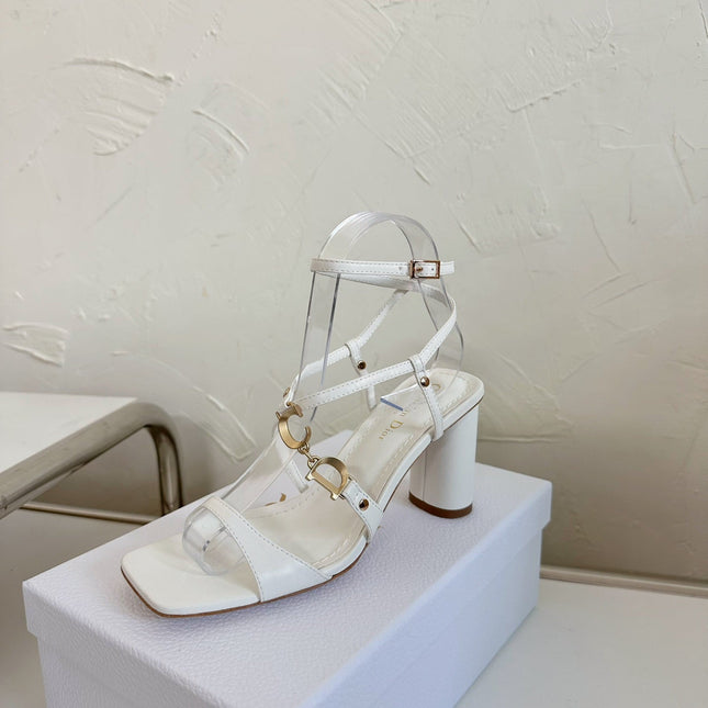 MEDIUM SQUARE HEEL SANDAL IN WHITE LAMBSKIN