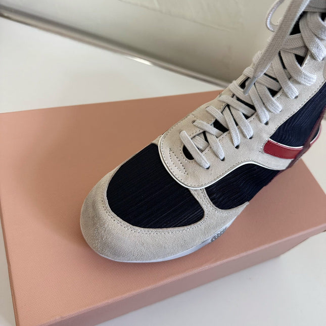 LACE-UP KNEE BOOTS IN BEIGE SUEDE AND NAVY MESH