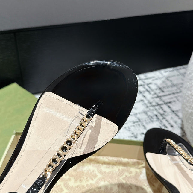 THONG SANDAL IN BLACK CALFSKIN WITH GOLD HARDWARE