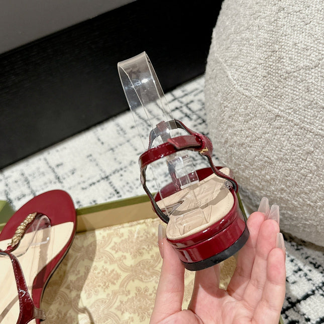 THONG SANDAL IN CRIMSON RED CALFSKIN WITH GOLD HARDWARE