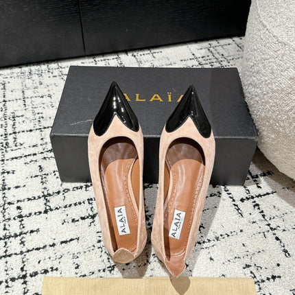 ALAIA PUMP 1 CM IN ALMOND BEIGE SUEDE MIX BLACK CALFSKIN