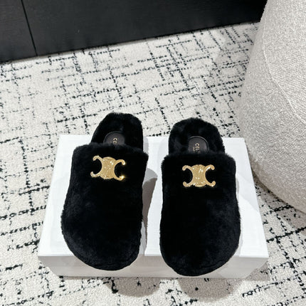 SLIPPER IN BLACK SHEARLING