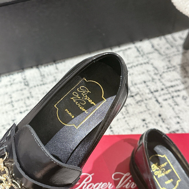 ROGER VIVIER 25S RANGERS CHAIN LOAFER IN BLACK PATENT CALFSKIN