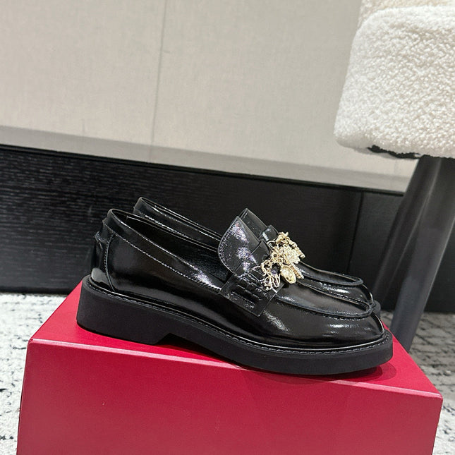 ROGER VIVIER 25S RANGERS CHAIN LOAFER IN BLACK PATENT CALFSKIN