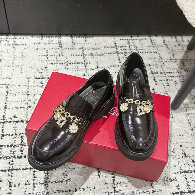 ROGER VIVIER 25S RANGERS CHAIN LOAFER IN BLACK PATENT CALFSKIN