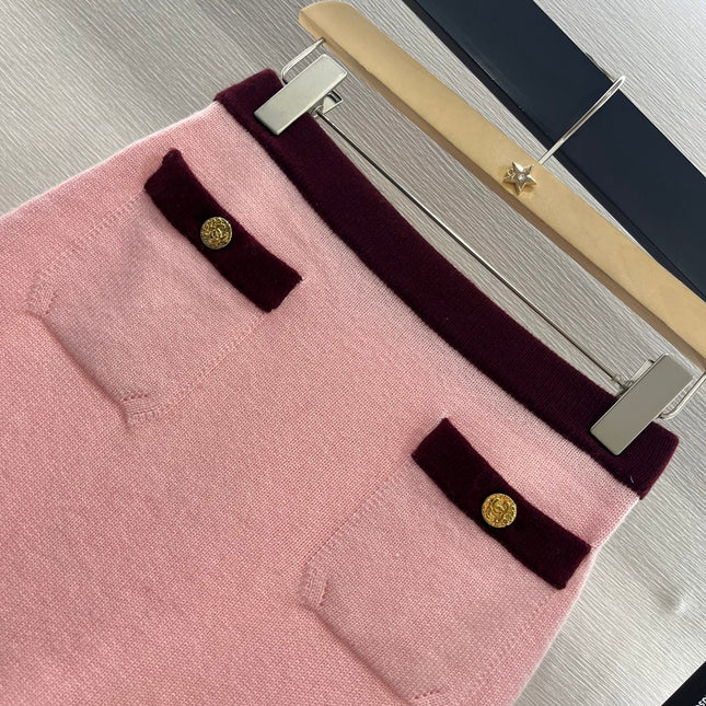 CHANEL FLAT-NECK KNIT CAMISOLE AND STRAIGHT KNIT SKIRT SET 263412