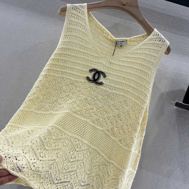 CHANEL LIGHT YELLOW SLEEVELESS KNIT TOP