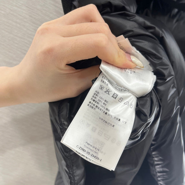 MONCLER 25S JACKET IN BLACK 307609