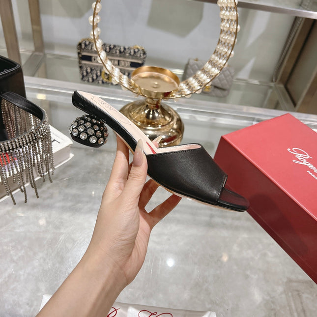 CRYSTAL HEEL MULE IN BLACK CALFSKIN