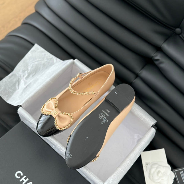 CC BALLET FLATS IN SEPIA BEIGE LAMBSKIN WITH GOLD HARDWARE