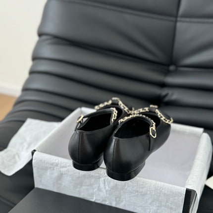CC BALLET FLATS IN BLACK LAMBSKIN WITH GOLD HARDWARE