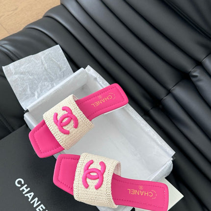 WOVEN SLIDE IN RAFFIA AND BRIGHT PINK LAMBSKIN