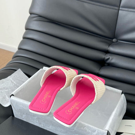 WOVEN SLIDE IN RAFFIA AND BRIGHT PINK LAMBSKIN