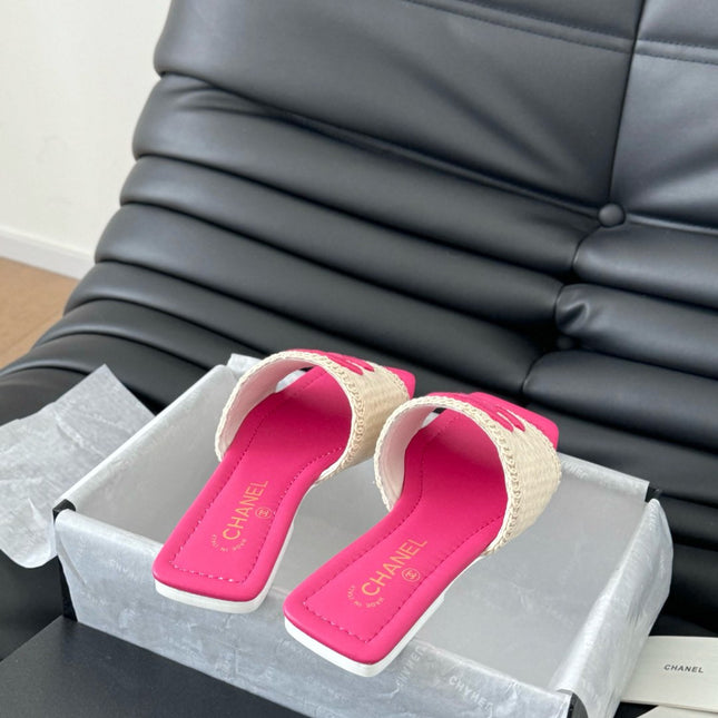 WOVEN SLIDE IN RAFFIA AND BRIGHT PINK LAMBSKIN