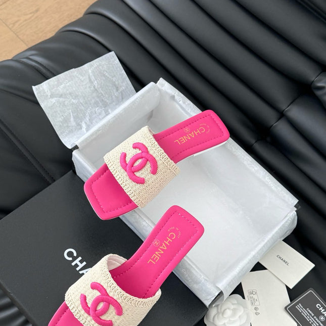 WOVEN SLIDE IN RAFFIA AND BRIGHT PINK LAMBSKIN