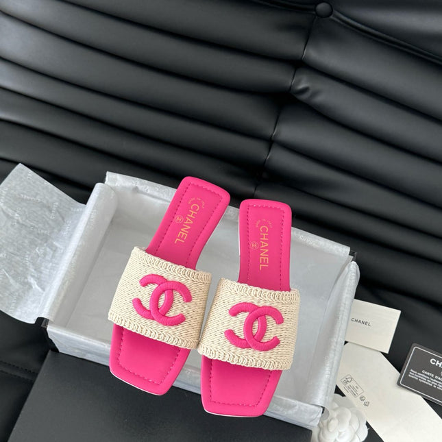 WOVEN SLIDE IN RAFFIA AND BRIGHT PINK LAMBSKIN