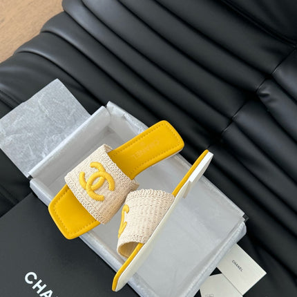 WOVEN SLIDE IN RAFFIA AND LIGHT YELLOW LAMBSKIN