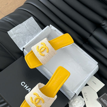 WOVEN SLIDE IN RAFFIA AND LIGHT YELLOW LAMBSKIN