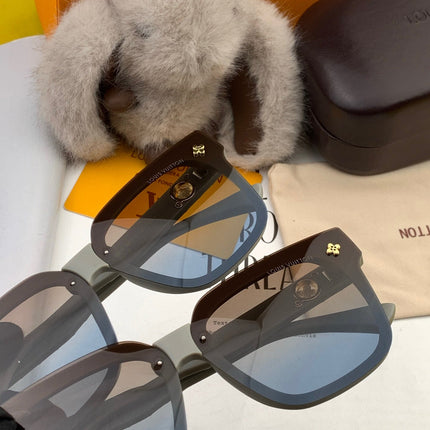 SQUARE SUNGLASSES L2201 IN LIGHT GREY ACETATE