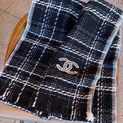 CHANEL 25S SCARF 200 IN CASHMERE 732052