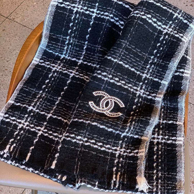 CHANEL 25S SCARF 200 IN CASHMERE 732052