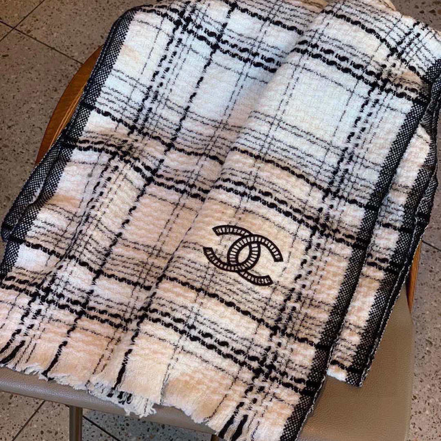 CHANEL 25S SCARF 200 IN CASHMERE 732053