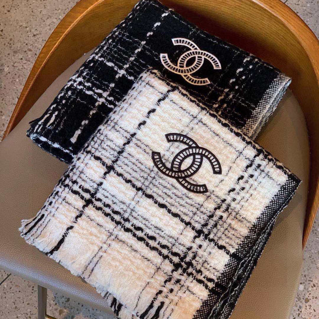 CHANEL 25S SCARF 200 IN CASHMERE 732053