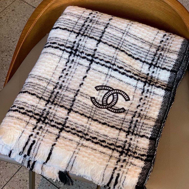 CHANEL 25S SCARF 200 IN CASHMERE 732053