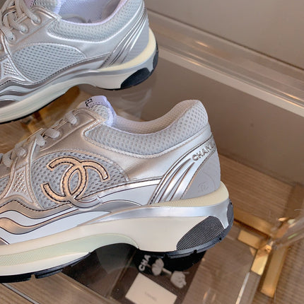 CC SNEAKERS IN GLOSSY SILVER CALFSKIN AND MESH