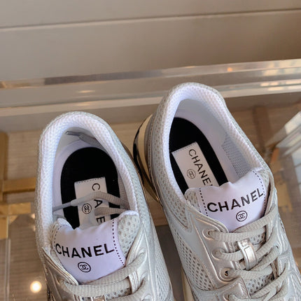 CC SNEAKERS IN GLOSSY SILVER CALFSKIN AND MESH