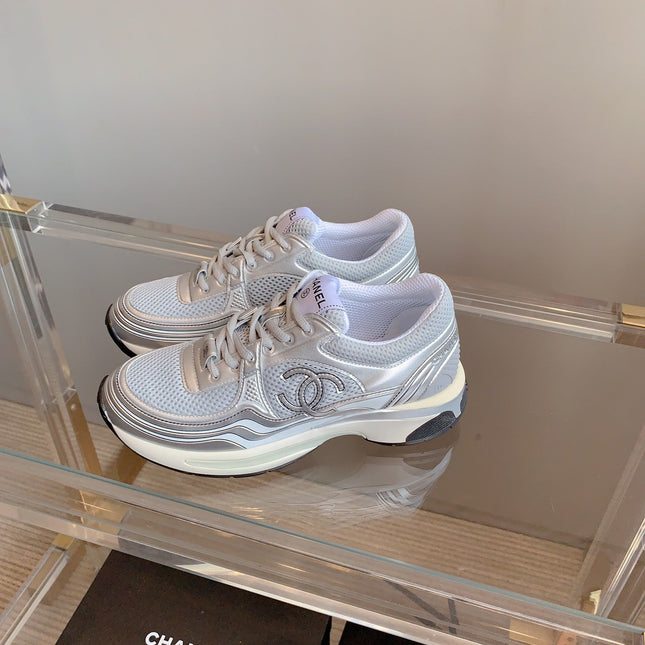 CC SNEAKERS IN GLOSSY SILVER CALFSKIN AND MESH
