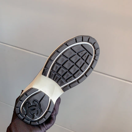 CC SNEAKERS IN GLOSSY SILVER CALFSKIN AND MESH