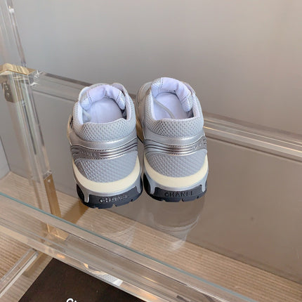 CC SNEAKERS IN GLOSSY SILVER CALFSKIN AND MESH