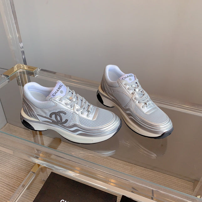 CC SNEAKERS IN GLOSSY SILVER CALFSKIN AND MESH
