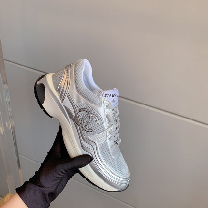 CC SNEAKERS IN GLOSSY SILVER CALFSKIN AND MESH