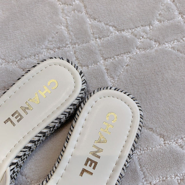 PLATFORM SLIPPERS IN WHITE WOOL AND LAMBSKIN