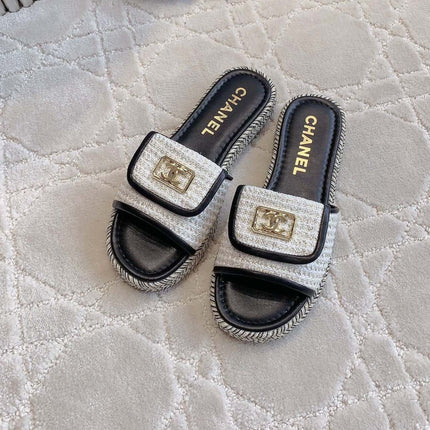 PLATFORM SLIPPERS IN WHITE WOOL AND BLACK LAMBSKIN