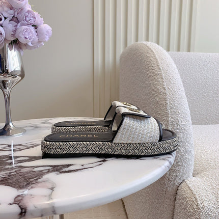 PLATFORM SLIPPERS IN WHITE WOOL AND BLACK LAMBSKIN