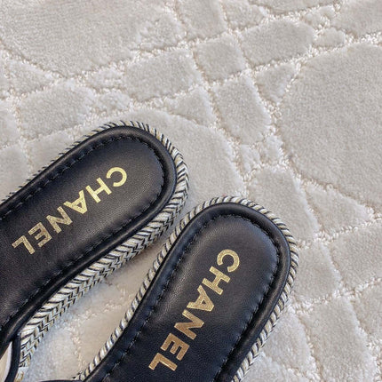 PLATFORM SLIPPERS IN WHITE WOOL AND BLACK LAMBSKIN